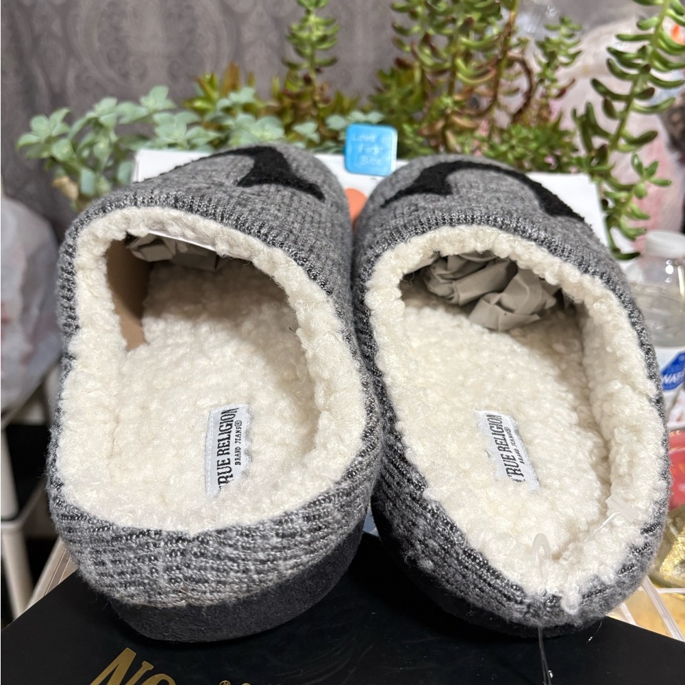 NEW True Religion Mens Slippers, Medium 9/10 Gray w/Black Logo - Picture 12 of 14